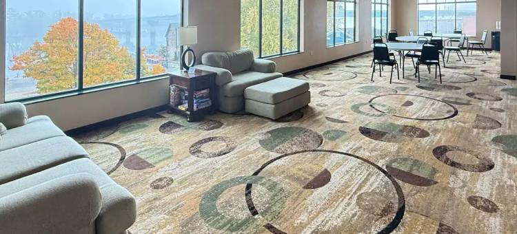 圆石套房酒店-马凯特(Cobblestone Inn & Suites - Marquette)图片