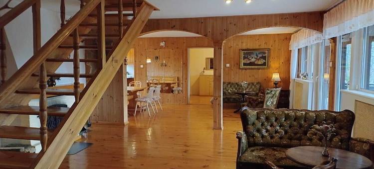 Half of a Holiday Home, Huge Garden, Pond图片