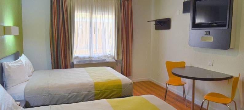 莫德斯托市区6号汽车旅馆(Modesto, CA - Downtown)图片