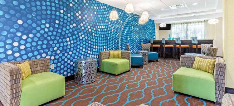 坦帕北I-75舒适套房酒店(Comfort Inn & Suites Tampa North I-75)图片