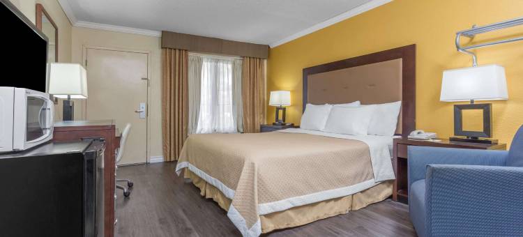 彭萨科拉-历史市中心戴斯酒店(Days Inn by Wyndham Pensacola - Historic Downtown)图片