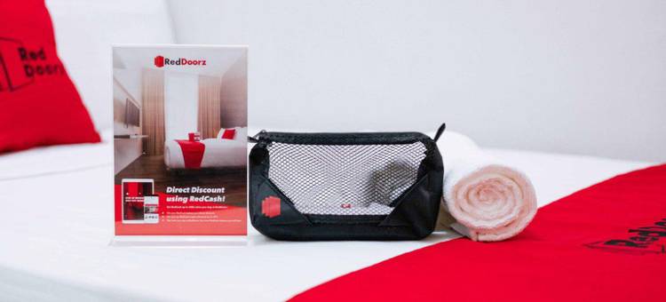 红多兹Plus酒店-近巴淡岛6号那格亚山(RedDoorz Plus Near Nagoya Hill Batam 6)图片