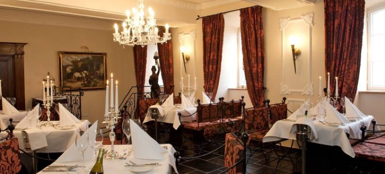 克罗嫩堡布格豪斯别墅酒店(Burghaus & Villa Kronenburg)图片