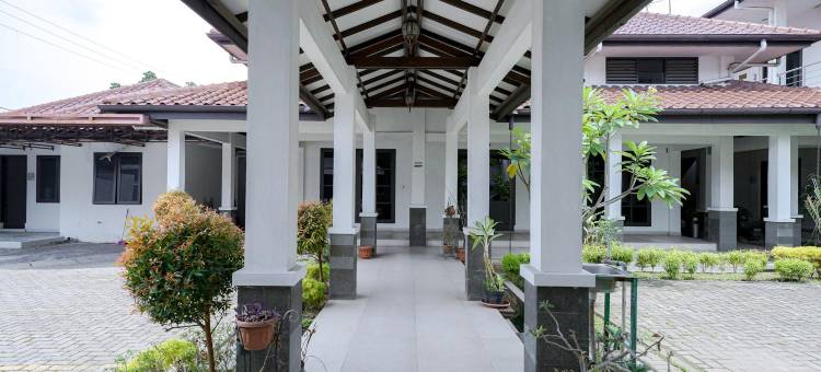 RedDoorz @ Avros Guest House Medan图片