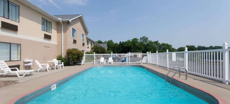 温德姆华美达特尔城酒店(Ramada by Wyndham Tell City)图片