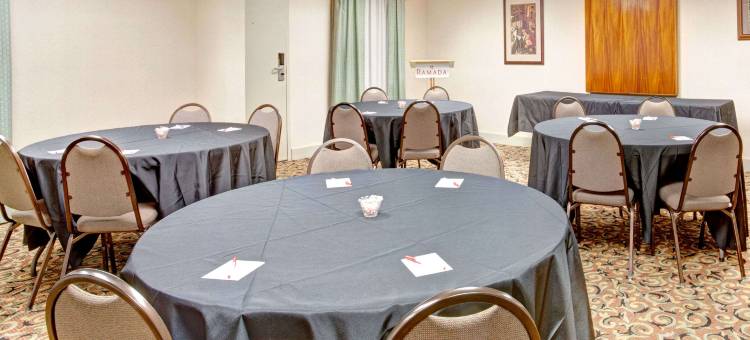 西孟斐斯华美达酒店(Ramada by Wyndham West Memphis)图片