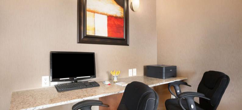 科克伦温德姆戴斯套房酒店(Days Inn & Suites by Wyndham Cochrane)图片