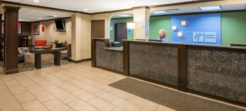 Holiday Inn Express 克利夫兰机场 - 布鲁克公园(Holiday Inn Express CLEVELAND AIRPORT - BROOK PARK by IHG)图片