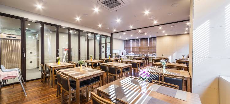 西湾滨海酒店(Western Bay Marina Hotel)图片