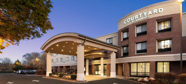 沃尔蒙茅斯海滨企业公园万怡酒店(Courtyard Wall at Monmouth Shores Corporate Park)图片