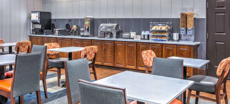 沃思堡东北购物中心拉昆塔温德姆套房酒店(La Quinta Inn & Suites by Wyndham Fort Worth NE Mall)图片