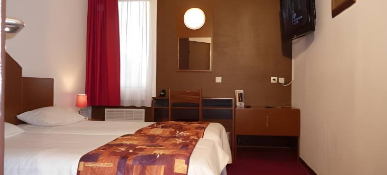 洛日欧泰勒勒格里勒(Logis Hotel Lons-Le-Saunier - Restaurant le Grill)图片