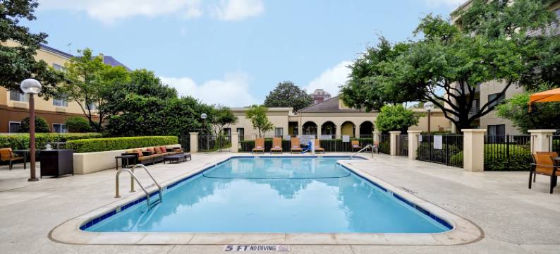 达拉斯医学/市场中心万怡酒店(Courtyard Dallas Medical/Market Center)图片