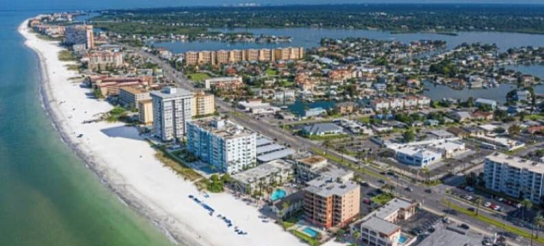 Adorable Sunny Priv. Entrance Suite & Bathroom w/ Patio Close to Beach & Center图片