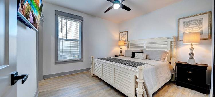 萨法里街度假屋 - 距海滩仅数步！两套一价！可住16人！(Safari Street Stay - Steps 2 Beach! 2 units for 1 price! Sleep 16!)图片