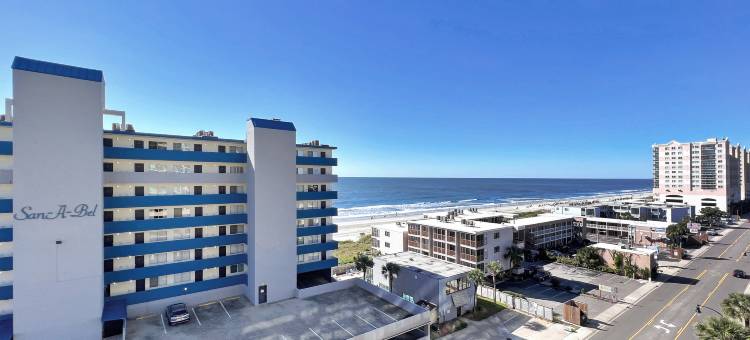Spacious Balcony with Ocean Glimpse and Outdoor Pool - Charming Retreat图片