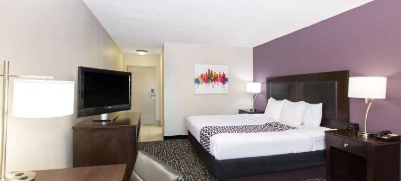 蓝泉城拉昆塔温德姆套房酒店(La Quinta Inn & Suites by Wyndham Blue Springs)图片