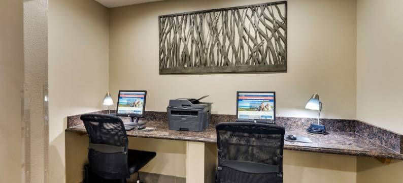 威奇托福尔斯大学贝斯特韦斯特优质套房酒店(Best Western Plus University Inn  Suites)图片