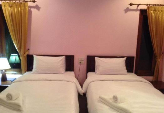 Lanta Cottage Hotel Overview