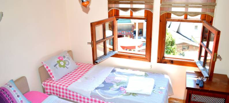 亚萨尔马林德尼泽尔膳宿公寓(Yaşar Marin Denizer Pansiyon)图片