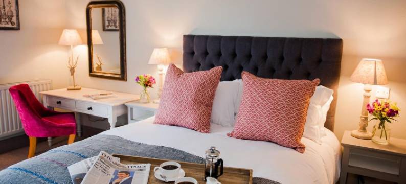 欧弗顿白鹿酒店(The White Hart, Overton)图片