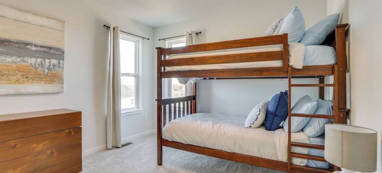 距威斯康星大学13英里：郊区之家(13 Mi to University of Wisconsin: Suburban Home)图片