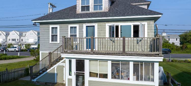 Charming Coastal Retreat Steps from Beach - Cozy and Inviting Escape图片