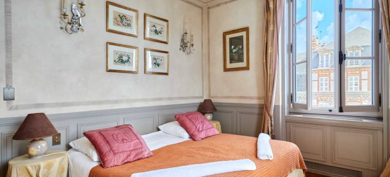 Luxury duplex in the heart of Deauville with a large garden图片