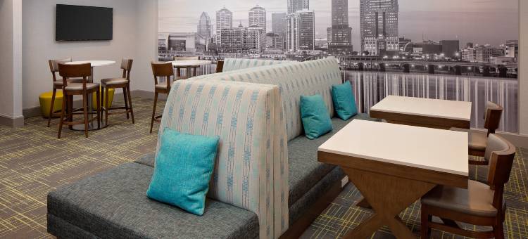 路易斯威尔市中心欢朋酒店(Hampton Inn Louisville Downtown)图片