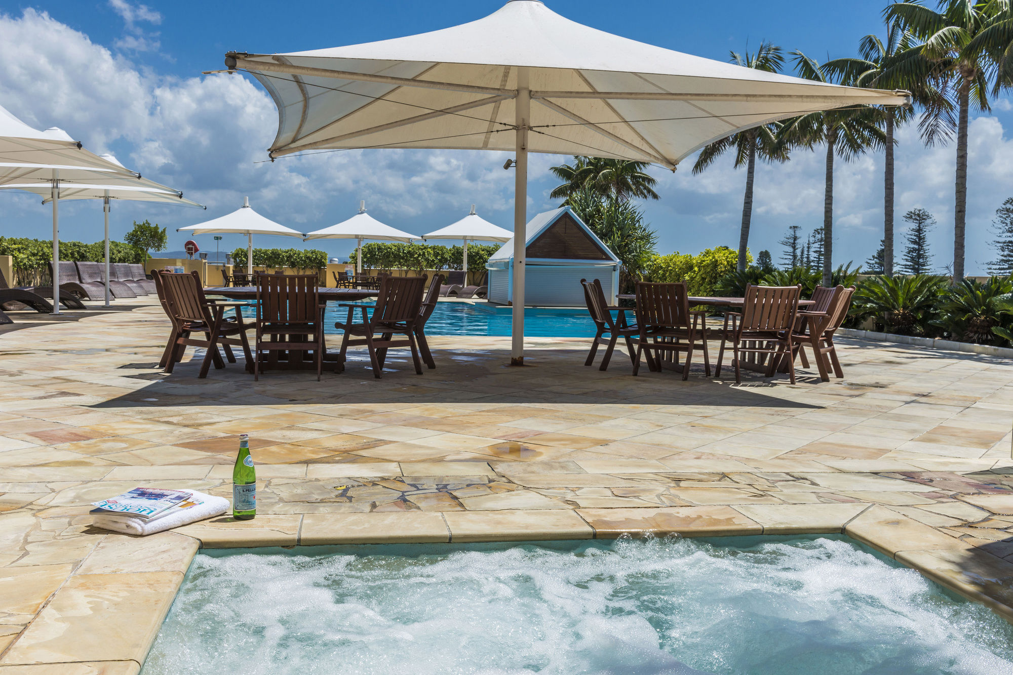 Oaks the Entrance Waterfront Suites Over view