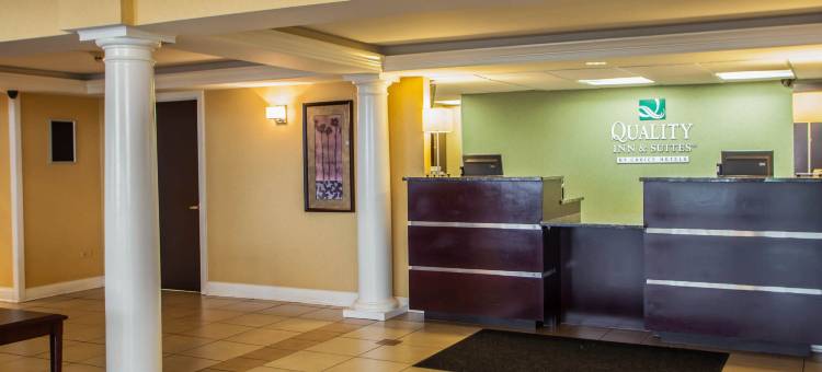 西芝加哥圣查尔斯凯艺套房酒店(Quality Inn and Suites St Charles -West Chicago)图片