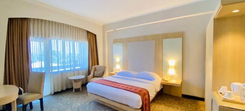 潘格兰海滩酒店(Pangeran Beach Hotel)图片