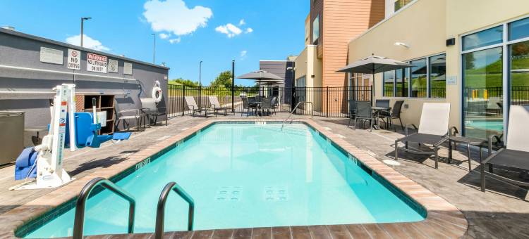 诺克斯维尔克林顿万豪万枫套房酒店(Fairfield Inn & Suites Knoxville Clinton)图片