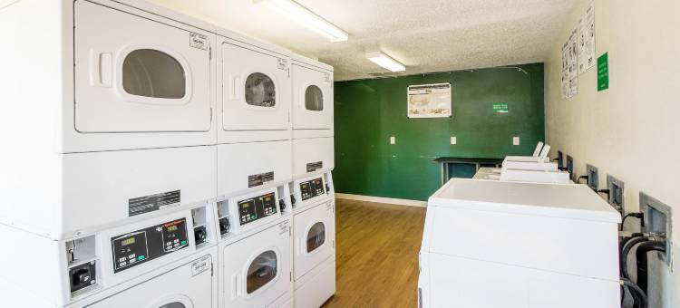 休斯顿家乡一室公寓酒店-西橡树能源走廊(HomeTowne Studios by Red Roof Houston - West Oaks/  Energy Corridor)图片