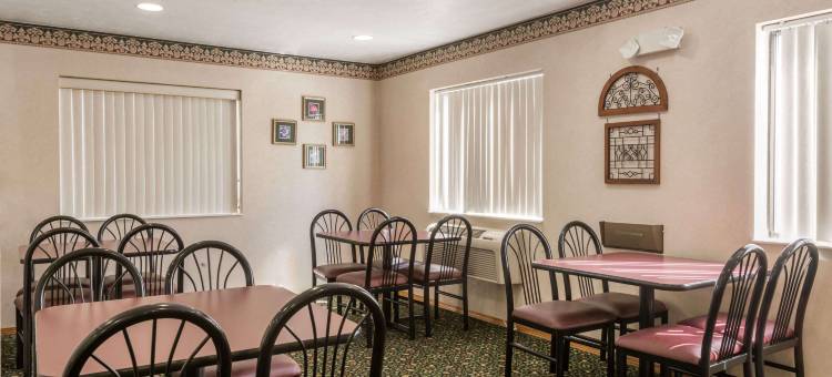 新斯坦顿速8酒店(Super 8 by Wyndham New Stanton)图片