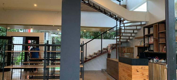 潘索尔安东阁楼设计师度假村(RedDoorz @ Anton's Loft Designer Resort Pansol Calamba Laguna)图片