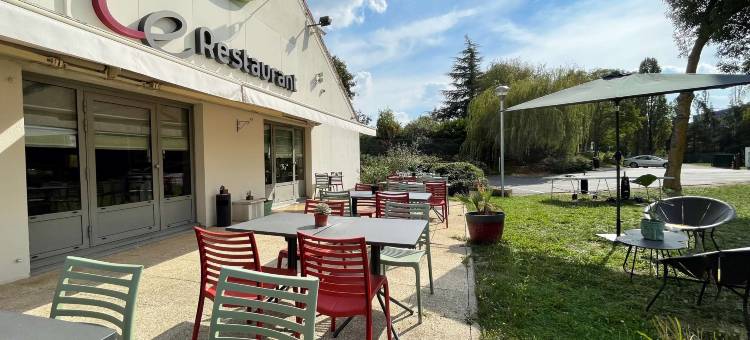 维勒局斯特库尔塔伯康铂酒店(Campanile Villejust - ZA Courtaboeuf)图片