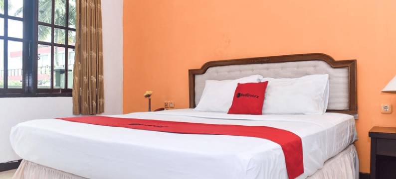 红多兹Plus酒店@蒂尔塔肯卡那酒店(RedDoorz Plus @ Tirta Kencana Hotel)图片