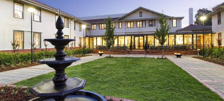 堪培拉库拉降酒店(Hotel Kurrajong Canberra)图片