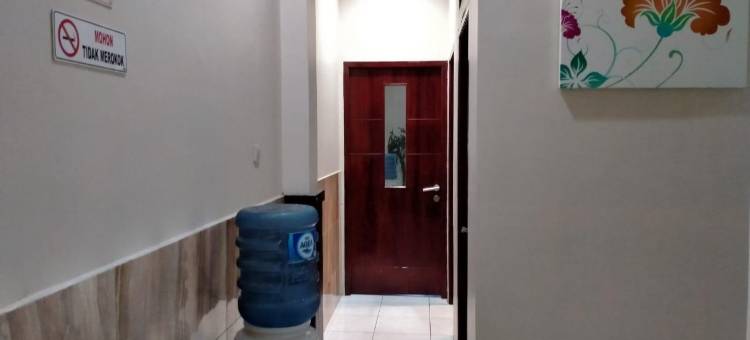 库尔科斯特伊斯兰酒店-近屯军岸广场2号(KoolKost Syariah Near Tunjungan Plaza 2)图片