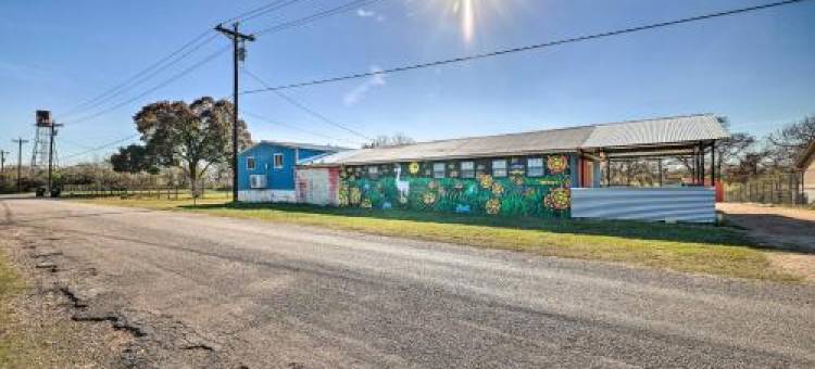 San Marcos River Hideaway with Game Room and Fire Pit图片