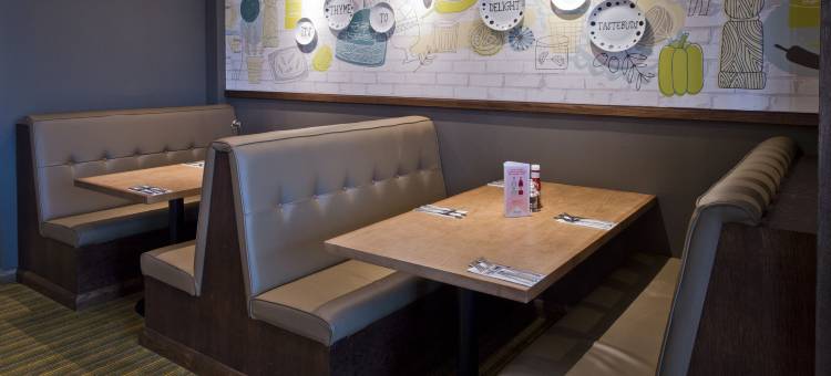 普瑞米尔奇平诺顿酒店(Premier Inn Chipping Norton)图片