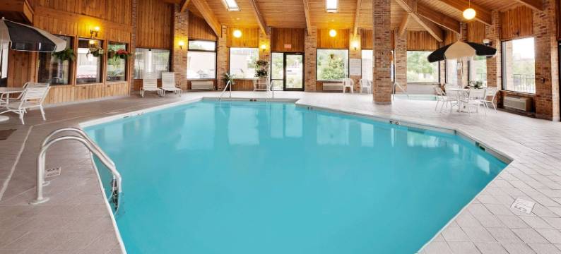 巴特里克市中心呗盟套房酒店(Baymont by Wyndham Battle Creek Downtown)图片