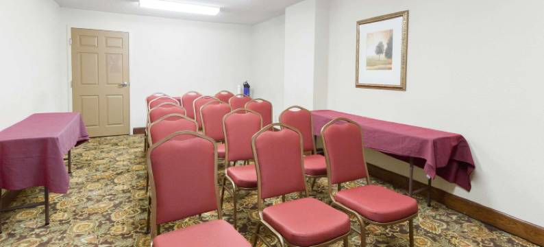 戴斯套房酒店-塔克/北湖(Days Inn & Suites by Wyndham Tucker/Northlake)图片