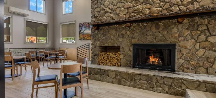 NC 布恩速 8 酒店(Graystone Lodge, Ascend Hotel Collection)图片