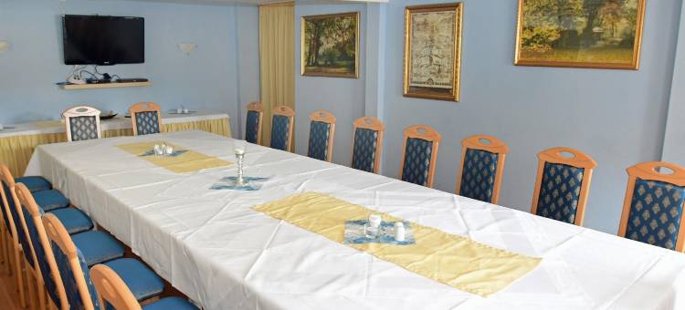 金鸡图林根克洛斯酒店(Hotel Garni Goldene Henne)图片