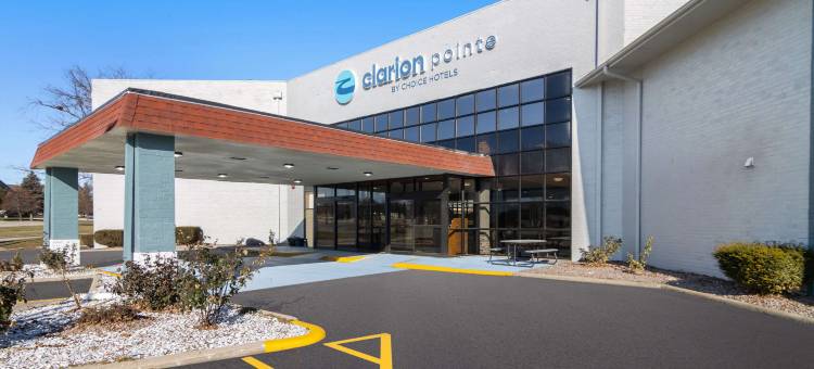 凯隆布卢明顿 - 诺尔玛罗德威酒店，近 I-55 及大学(Clarion Pointe Bloomington-Normal Near I-55 and University)图片