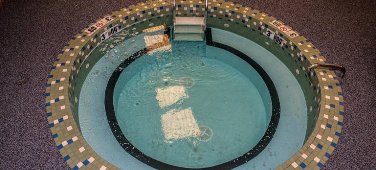 阿尔皮纳华美达酒店及会议中心(Ramada by Wyndham Alpena Hotel & Conference Center)图片