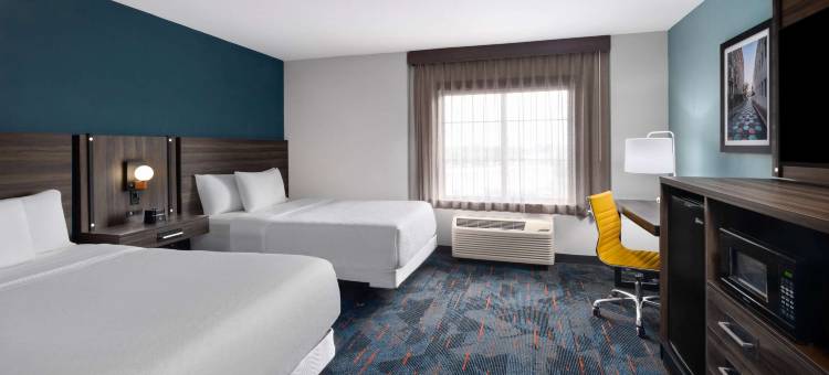 格林斯伯勒拉昆塔温德姆套房酒店(La Quinta Inn & Suites by Wyndham Greensboro NC)图片