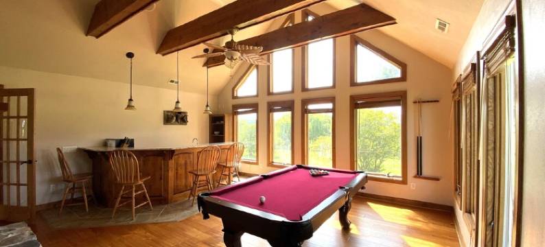 Spacious waterfront farmhouse with amazing views and kayaking图片